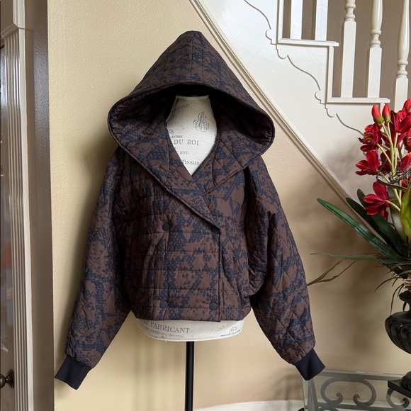 NWOT Cabi Wrap Up Puffer - Picture 3 of 5